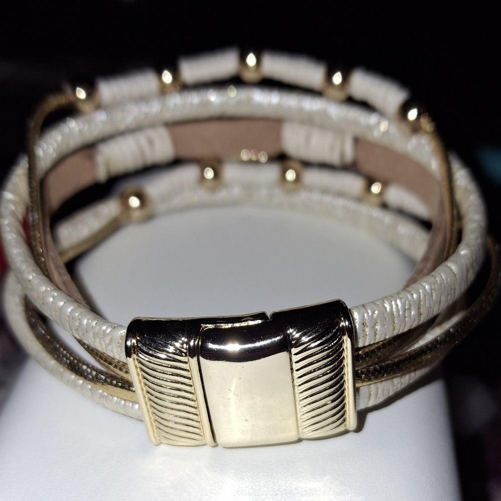 Pair Boho Leather Wrap Magnetic Bracelets In Tan, Cream And Gold EUC - Picture 10 of 12
